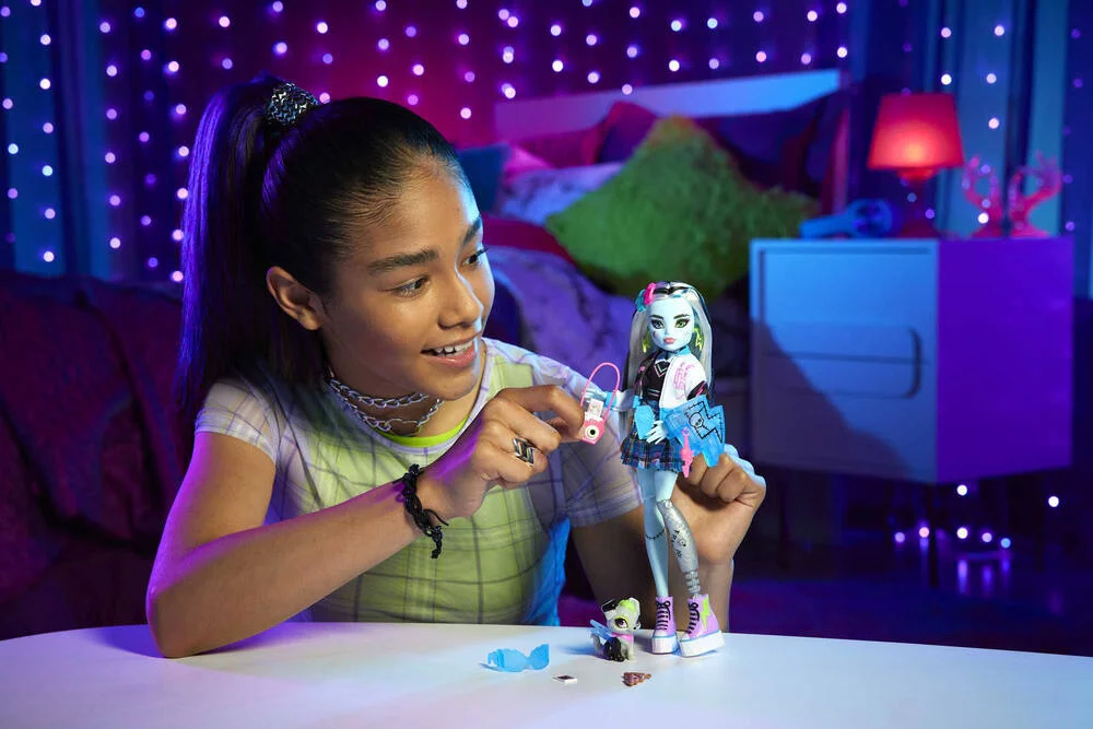 MONSTER HIGH -  POUPEE FRANKIE STEIN AVEC ANIMAL