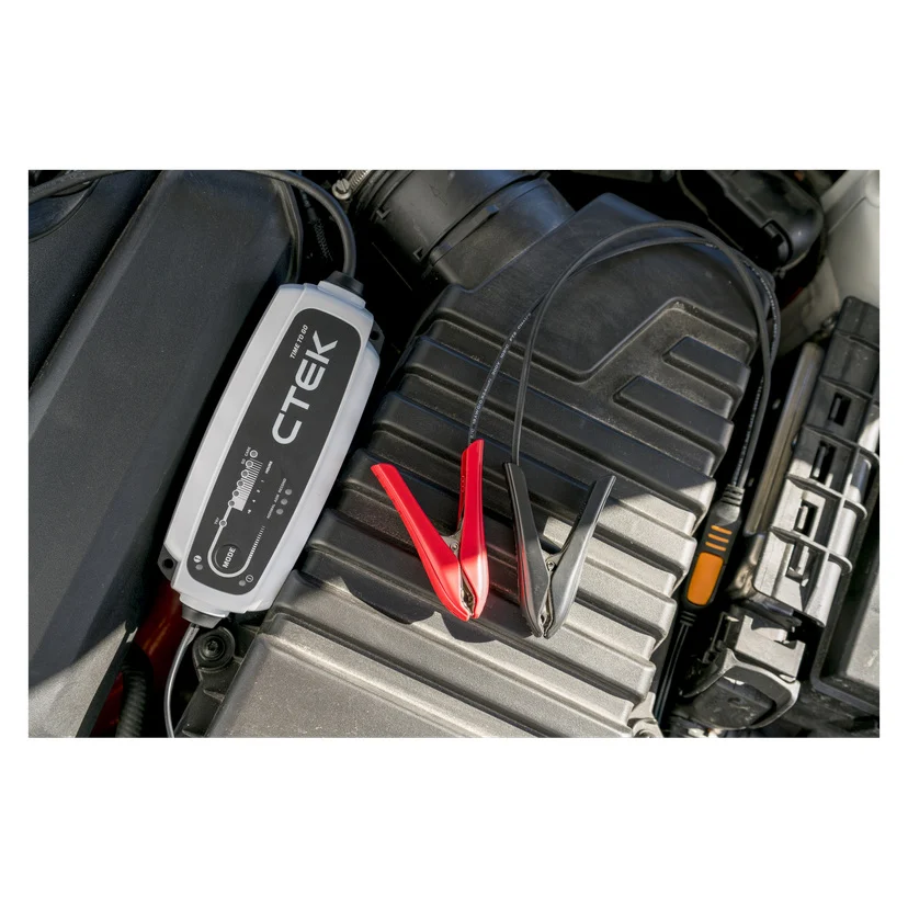 Batterilader med tilbehør 12 V 5 A