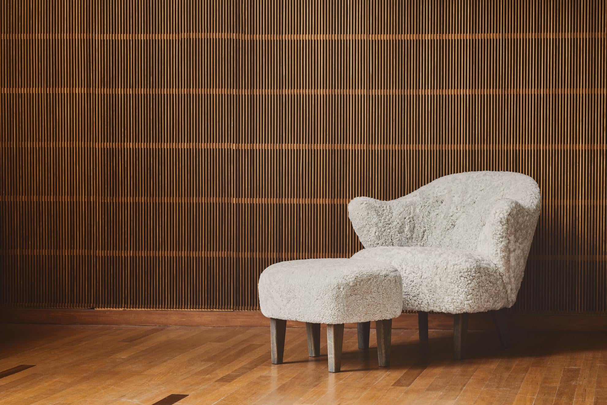 Audo Copenhagen Ingeborg voetenbank donker eiken Grand Mohair 8205