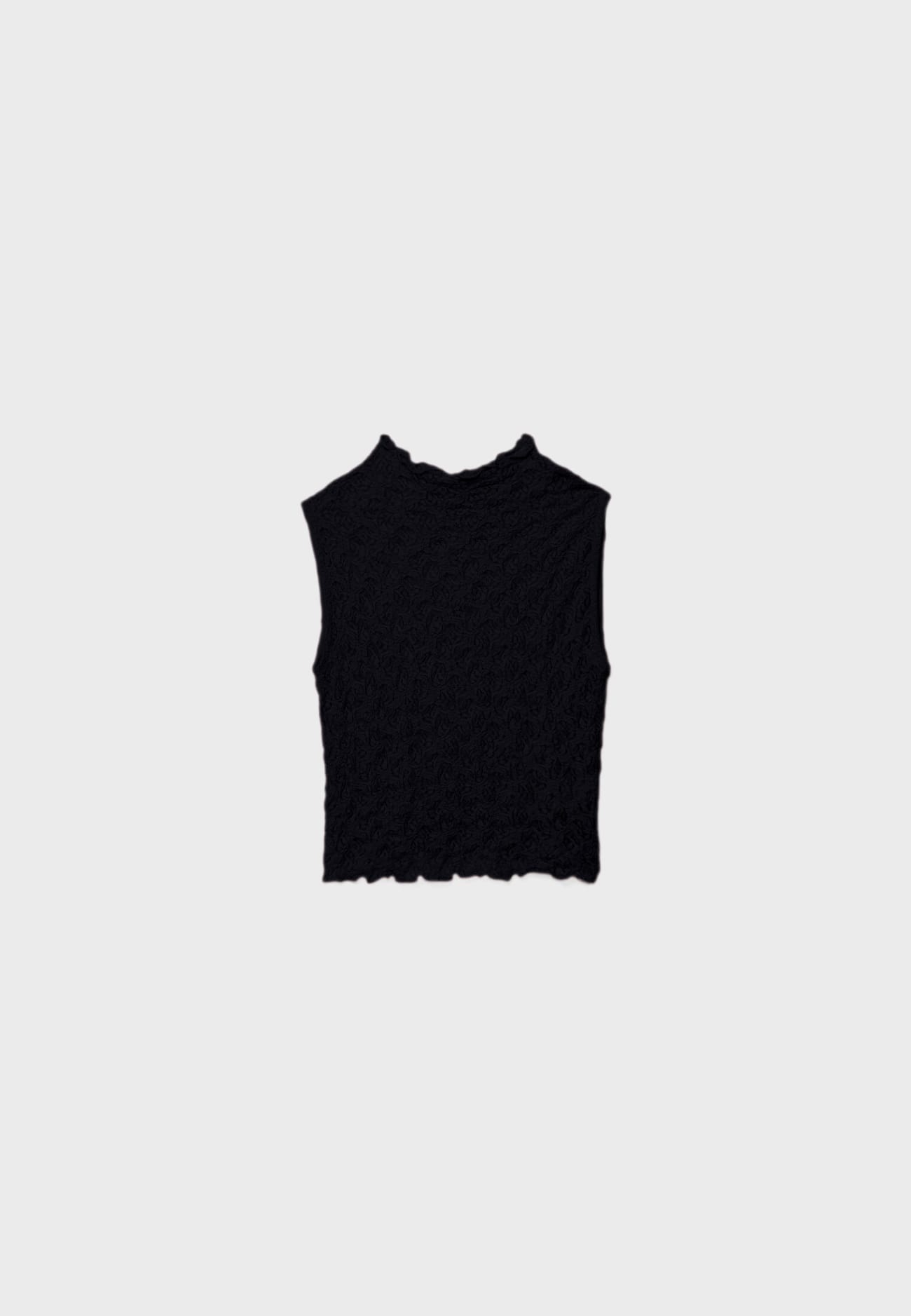 Blusa de gola alta com renda combinando