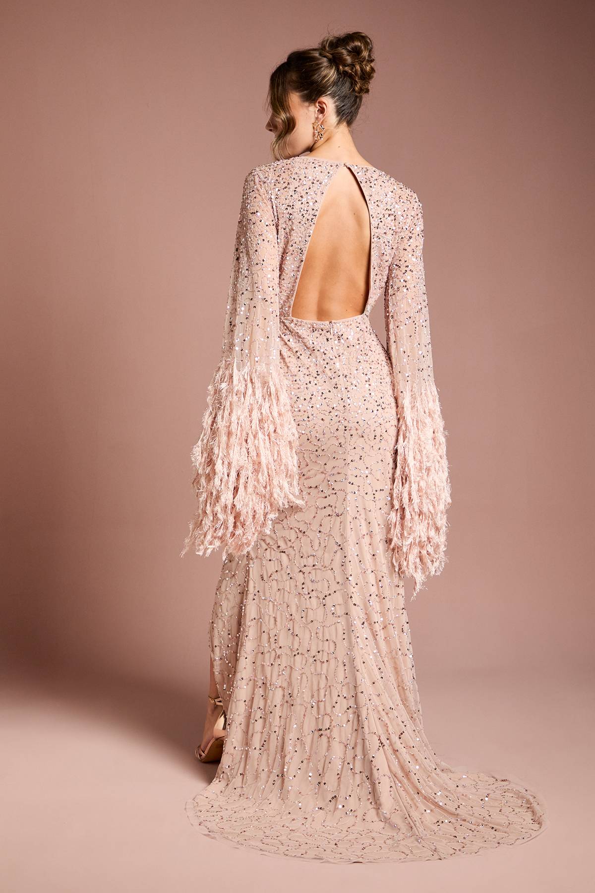 Coast Robe Longue de Soirée Noire Ornée de Sequins et Bordure de Plumes