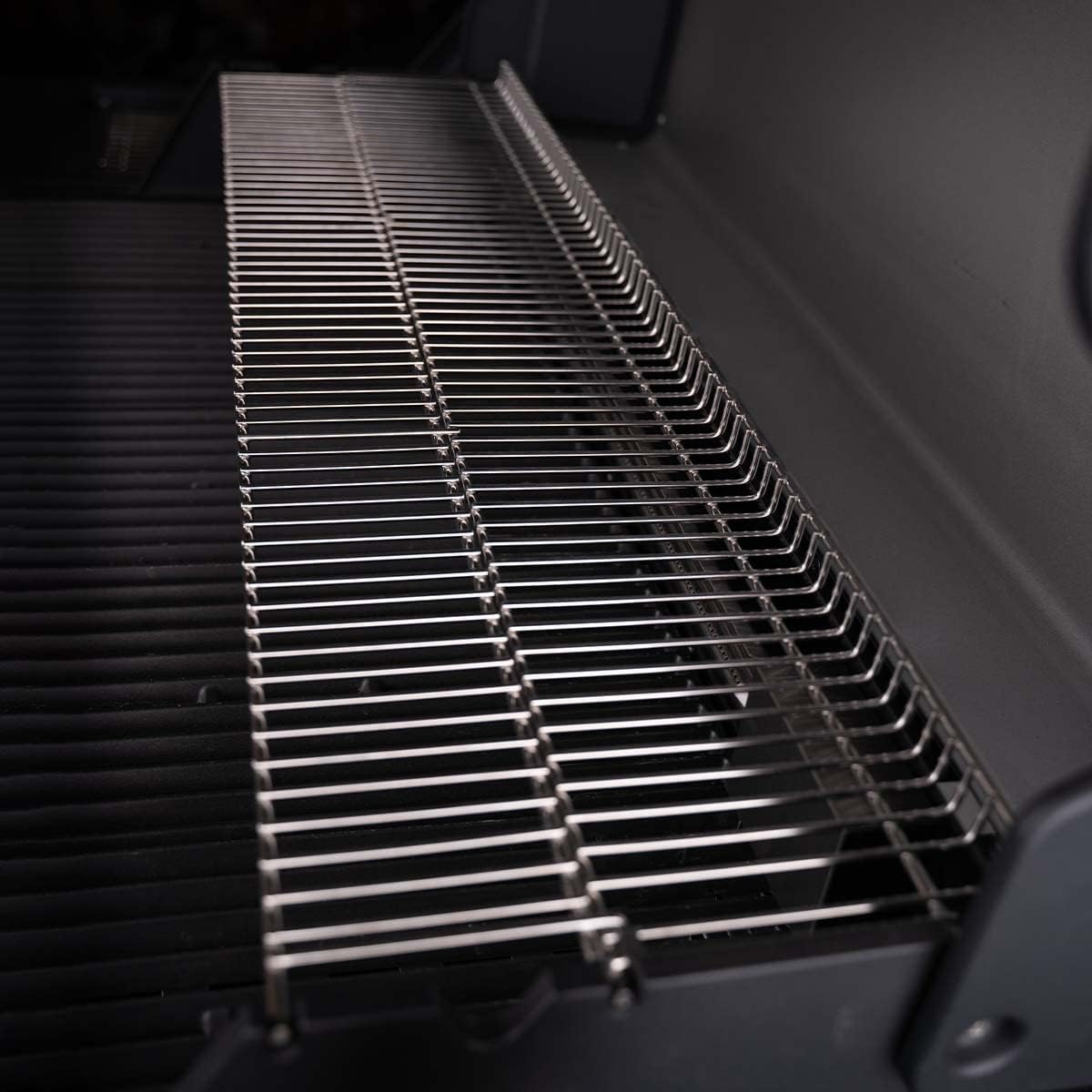 SANTOS Gasgrill S-418 schwarz - 4 Hauptbrenner, 800 °C Grillzone, Heckbrenner/Backburner, Gussgrillroste - inkl. Drehspieß, Rostheber & Silikonablage