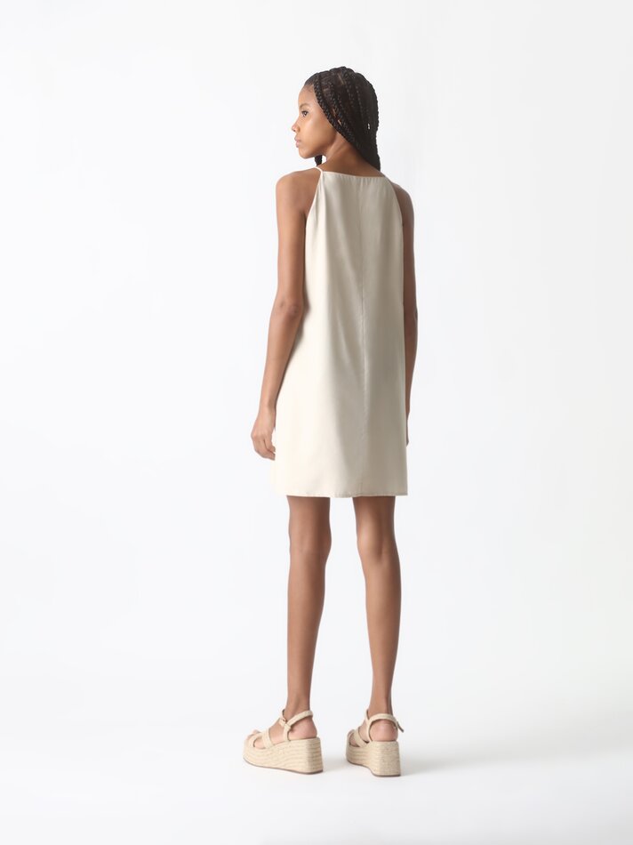 Vestido curto com decote halter - Bege escuro