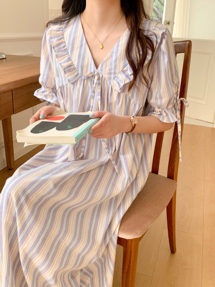 Sadelle - Gestreepte pyjamajurk met korte mouwen / pyjamatop / shorts / set