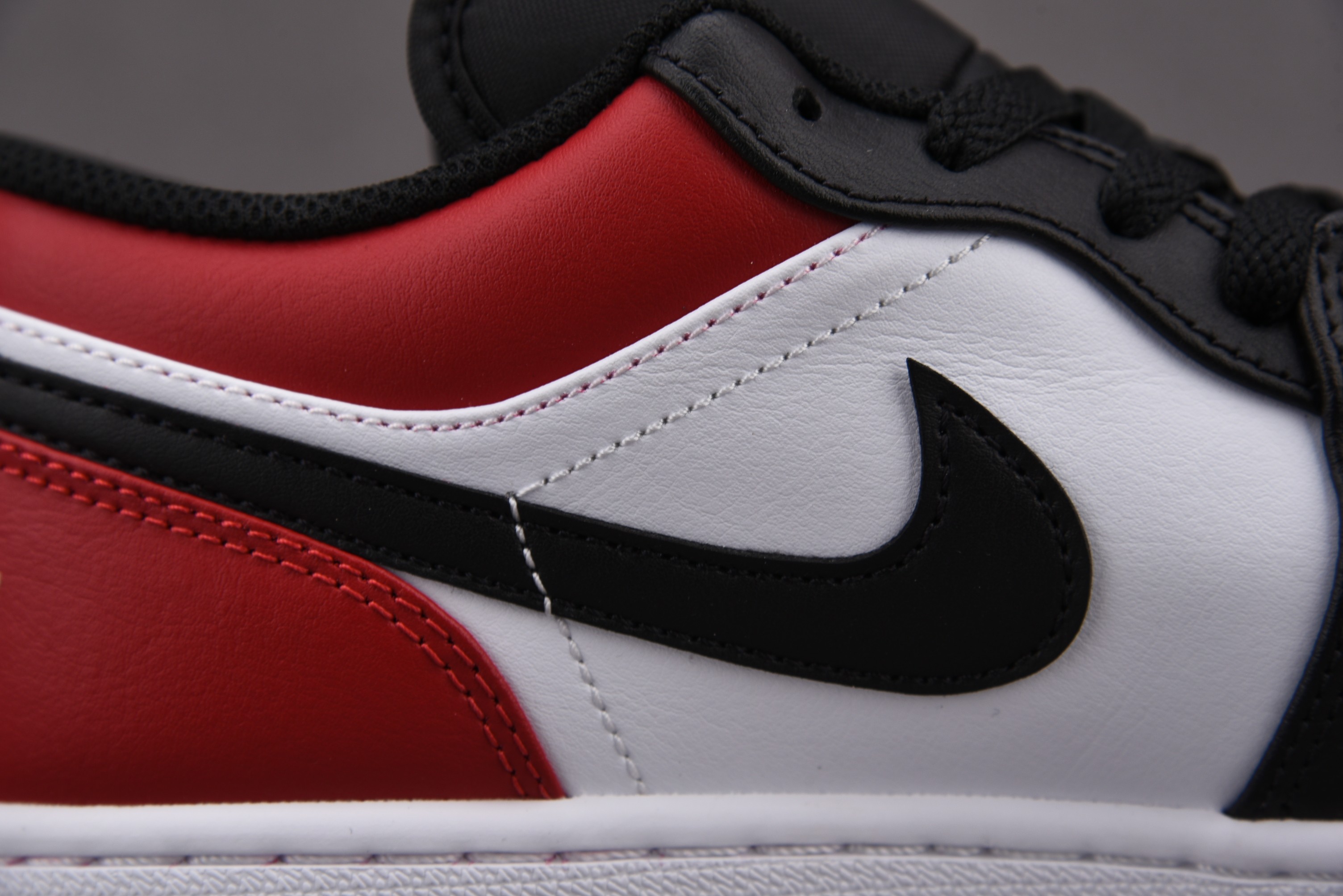 Jordan 1 Low Bred Toe