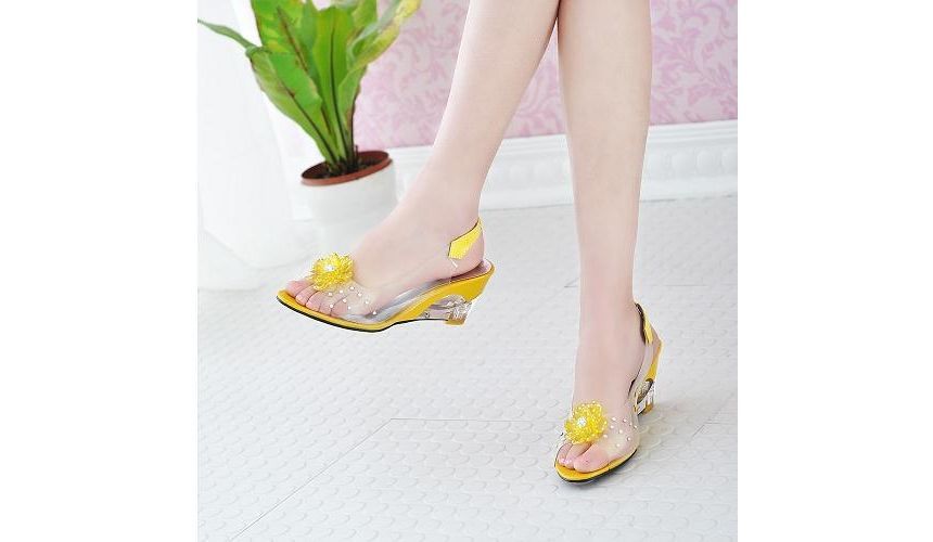 Freesia - PVC sandalen met sleehak en bloemenprint
