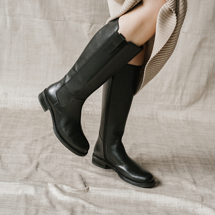 Bottes plates à bouts ronds  en cuir noir