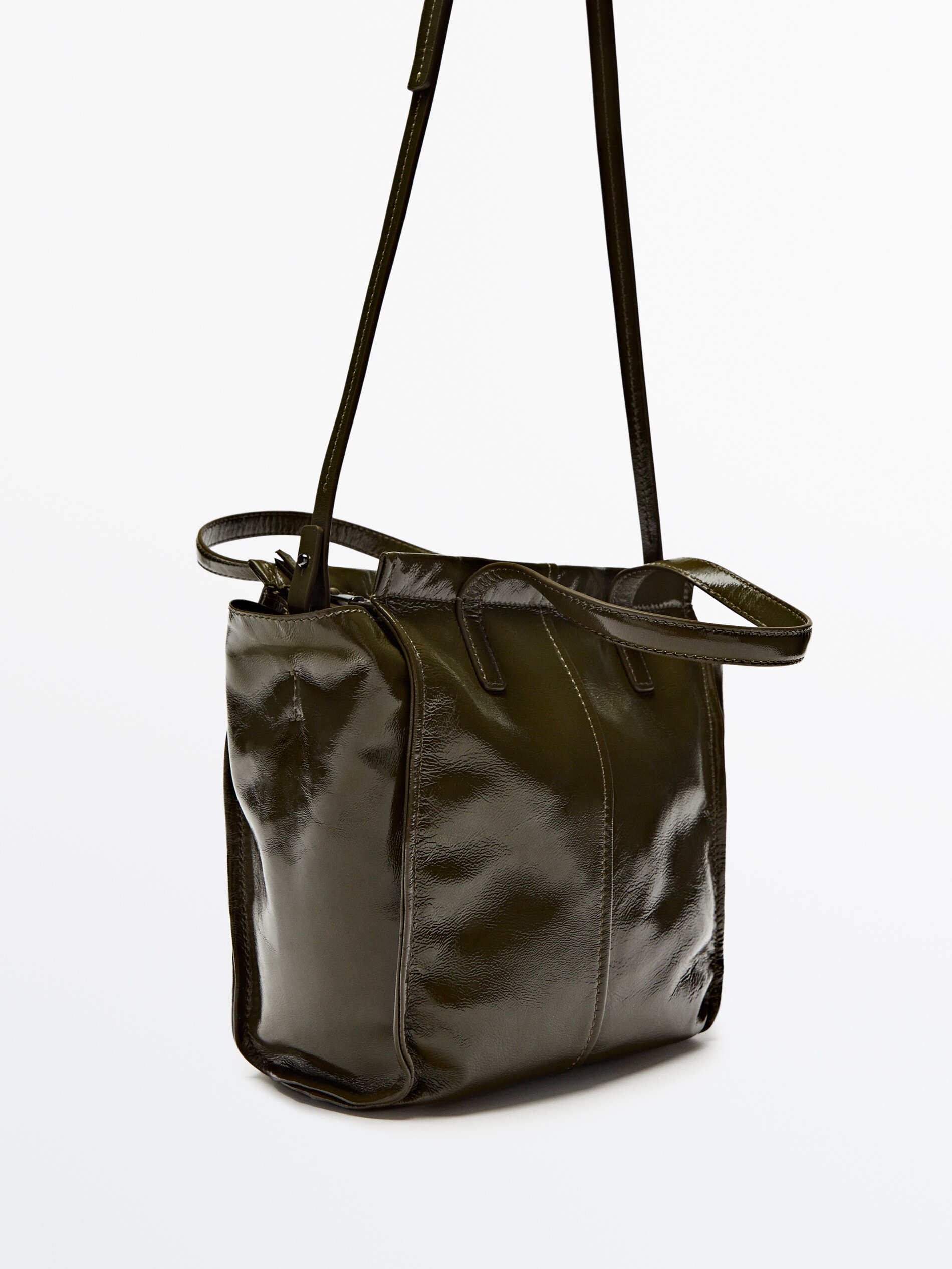 Mini bolsa tote em couro craquelado - cáqui