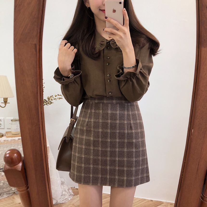 Cloud Nine - Blouse met lange mouwen en ruches / Geruite mini-rok met aansluitende pasvorm