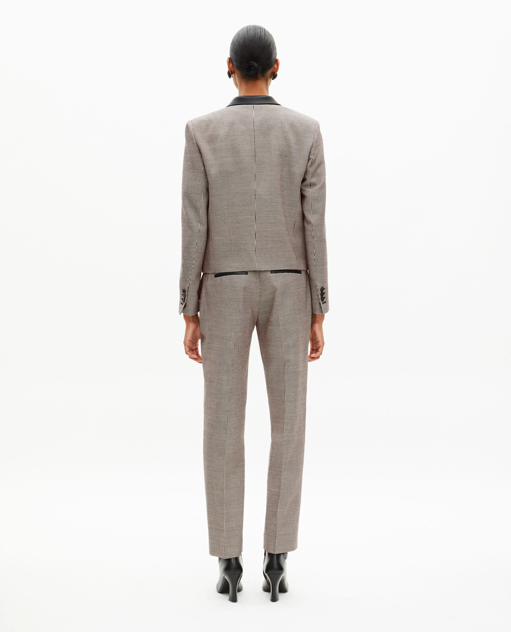 Veste tailleur en pied de poule courte noire et blanche