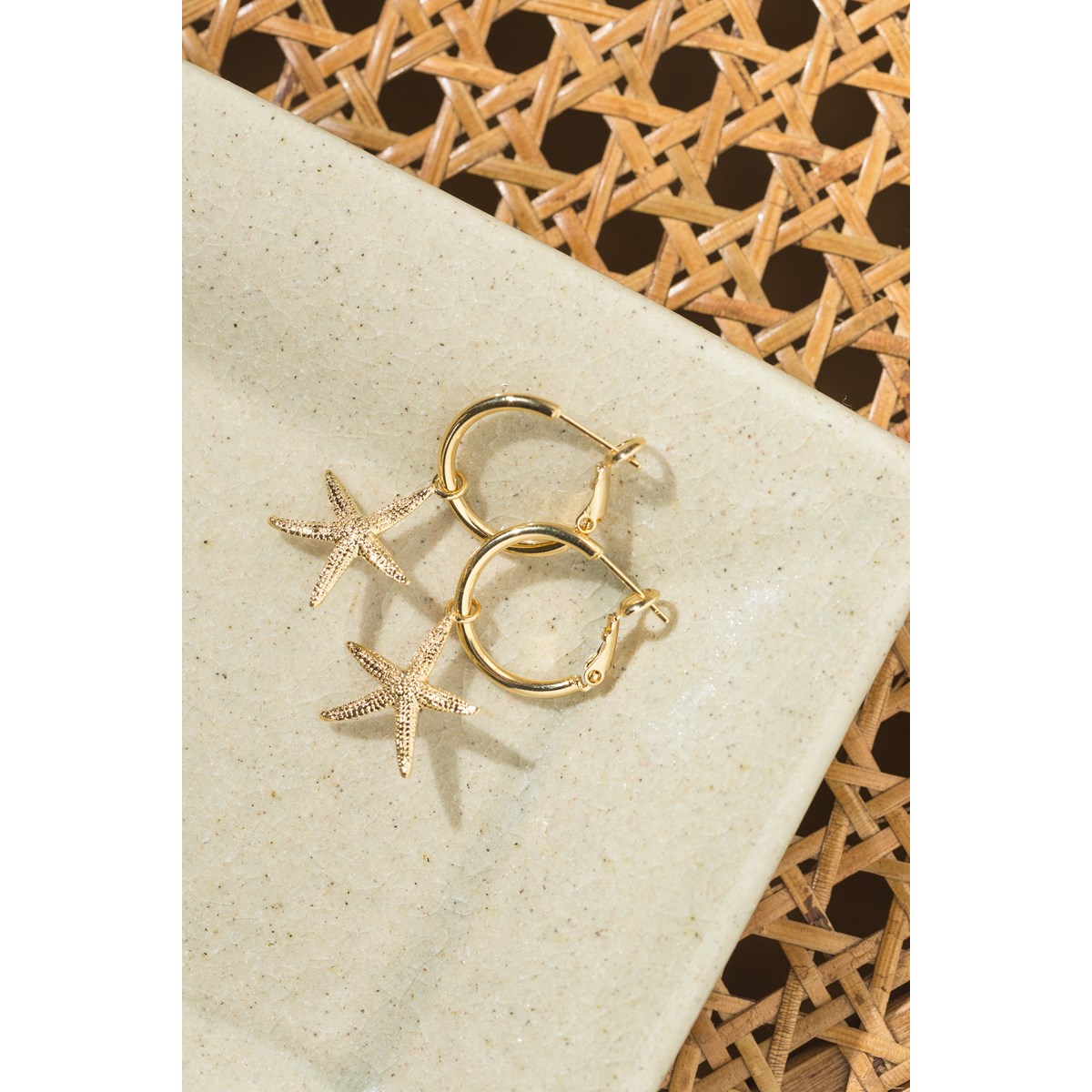 mini boucles d'oreilles créoles étoiles doré à l'or fin - CLÉIA