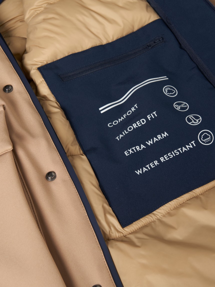 Parka com capuz e encaixe interior amovível