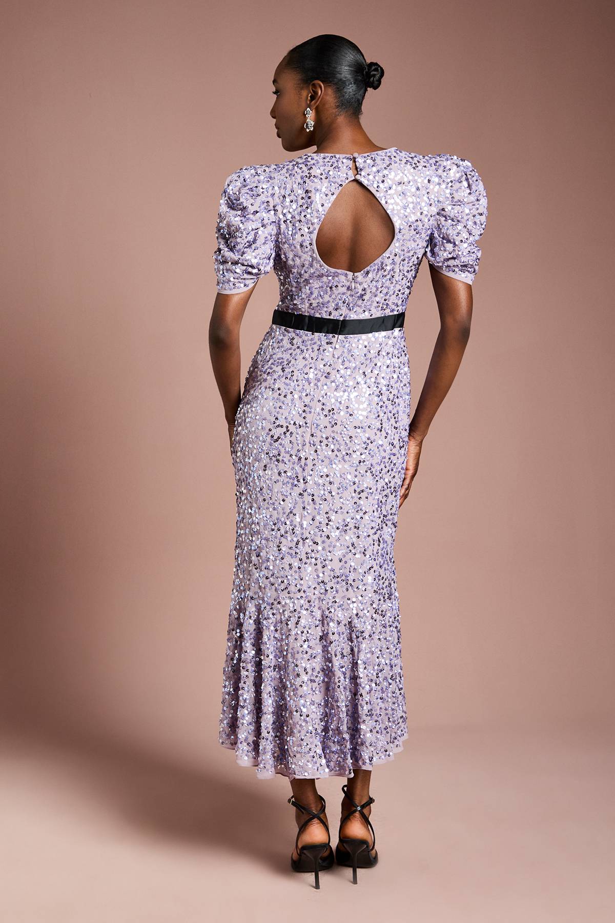 Coast Robe Mi-Longue à Manches Bouffantes Ornée de Sequins