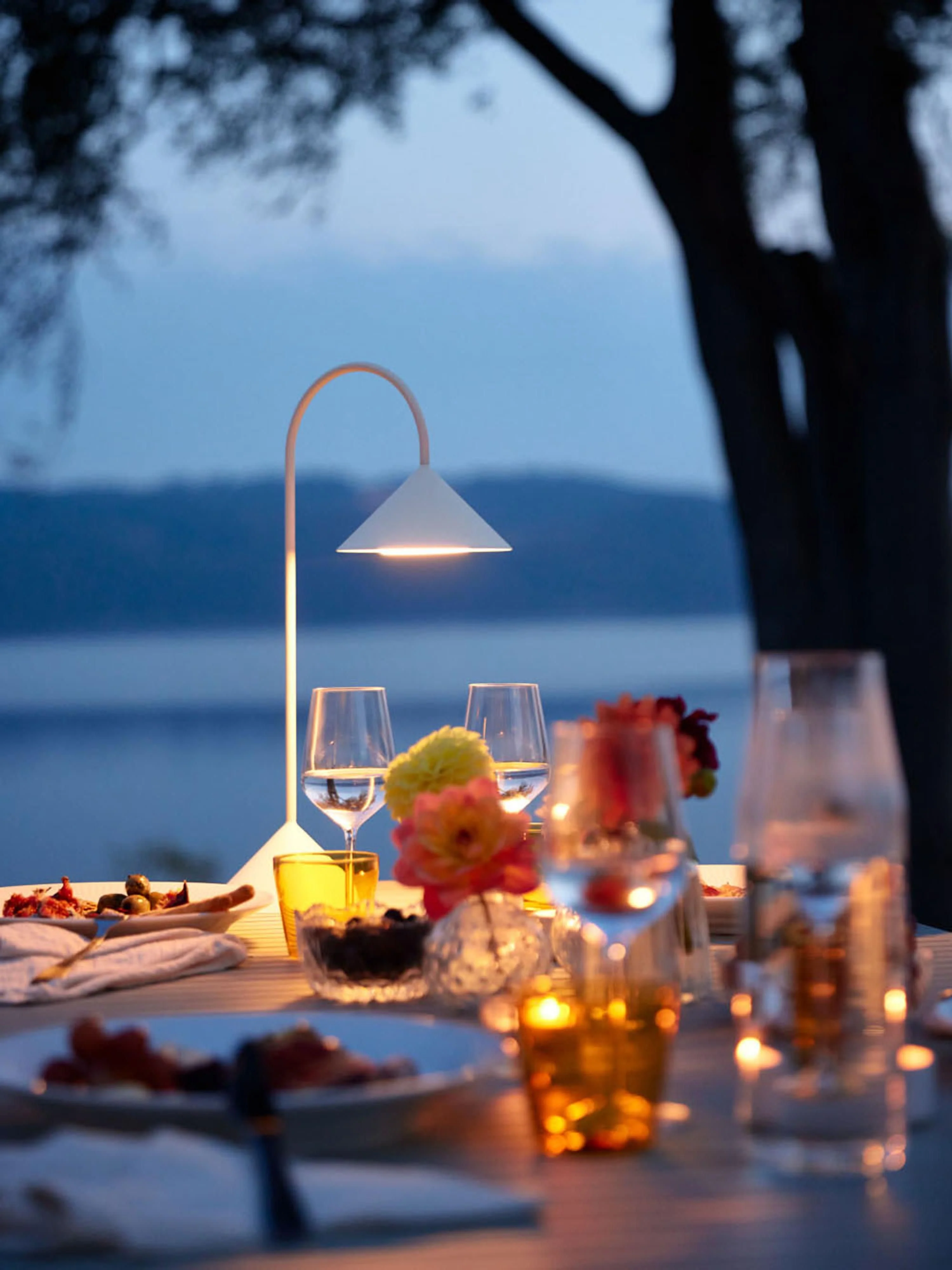 Draagbare outdoor LED-tafellamp Grasp, dimbaar