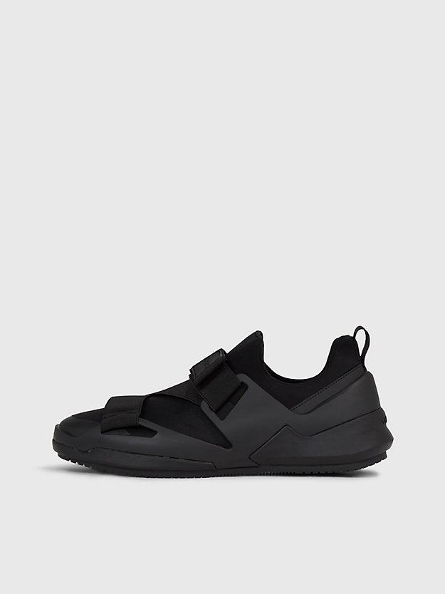 Tênis de neoprene