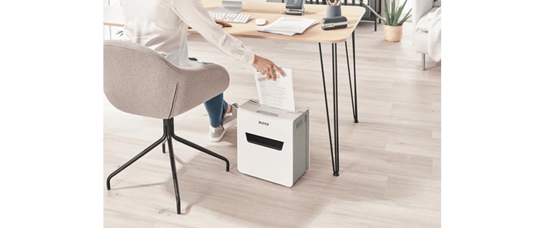 Aktenvernichter IQ Protect Premium 3M , P-5, 3 Blatt<br>Manueller Dokumentenvernichter mit Mikroschnitt für die sichere Vernichtung streng vertraulicher Unterlagen