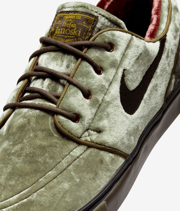 Nike SB Zoom Janoski OG+ SE Schuh (medium olive velvet brown)