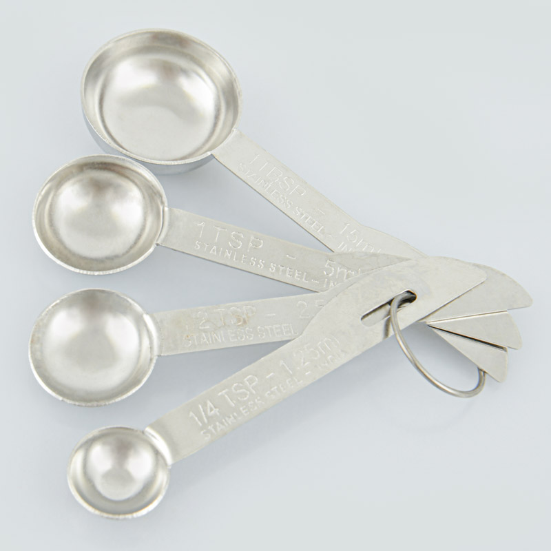 Set de 8 cuillères et tasses à mesurer