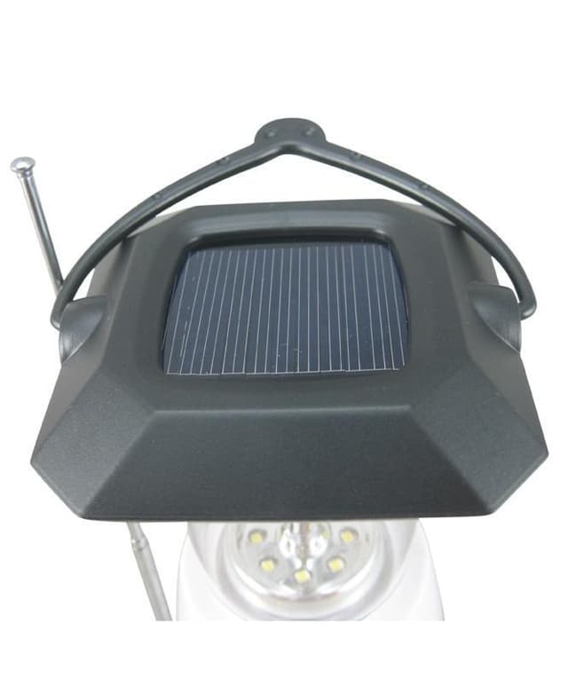 Crank radio og campinglampe i en