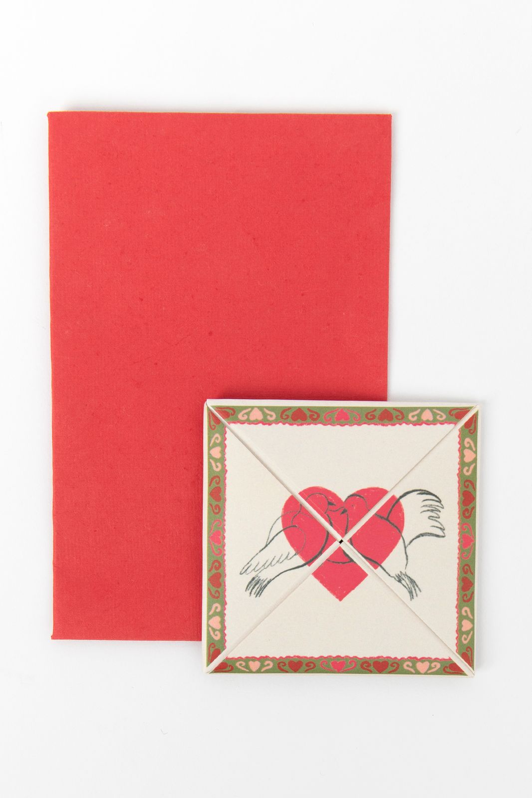Uitvouwbare postkaart valentijn met hartjes