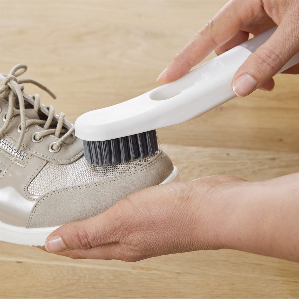 Brosse nettoie chaussures