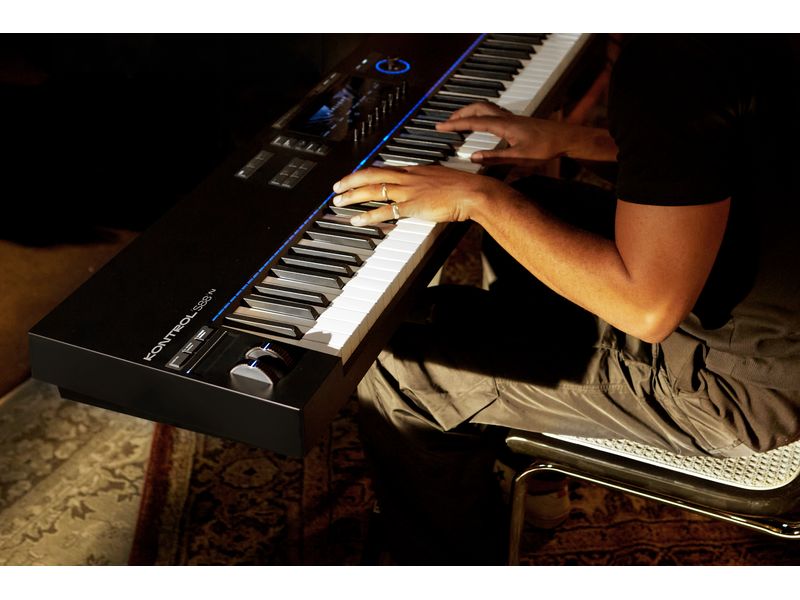 Native Instruments Keyboard Controller Kontrol S88 – MK3 Bahnbrechender Keyboard-Controller mit Zugriff auf die beste Sound-Library der Welt