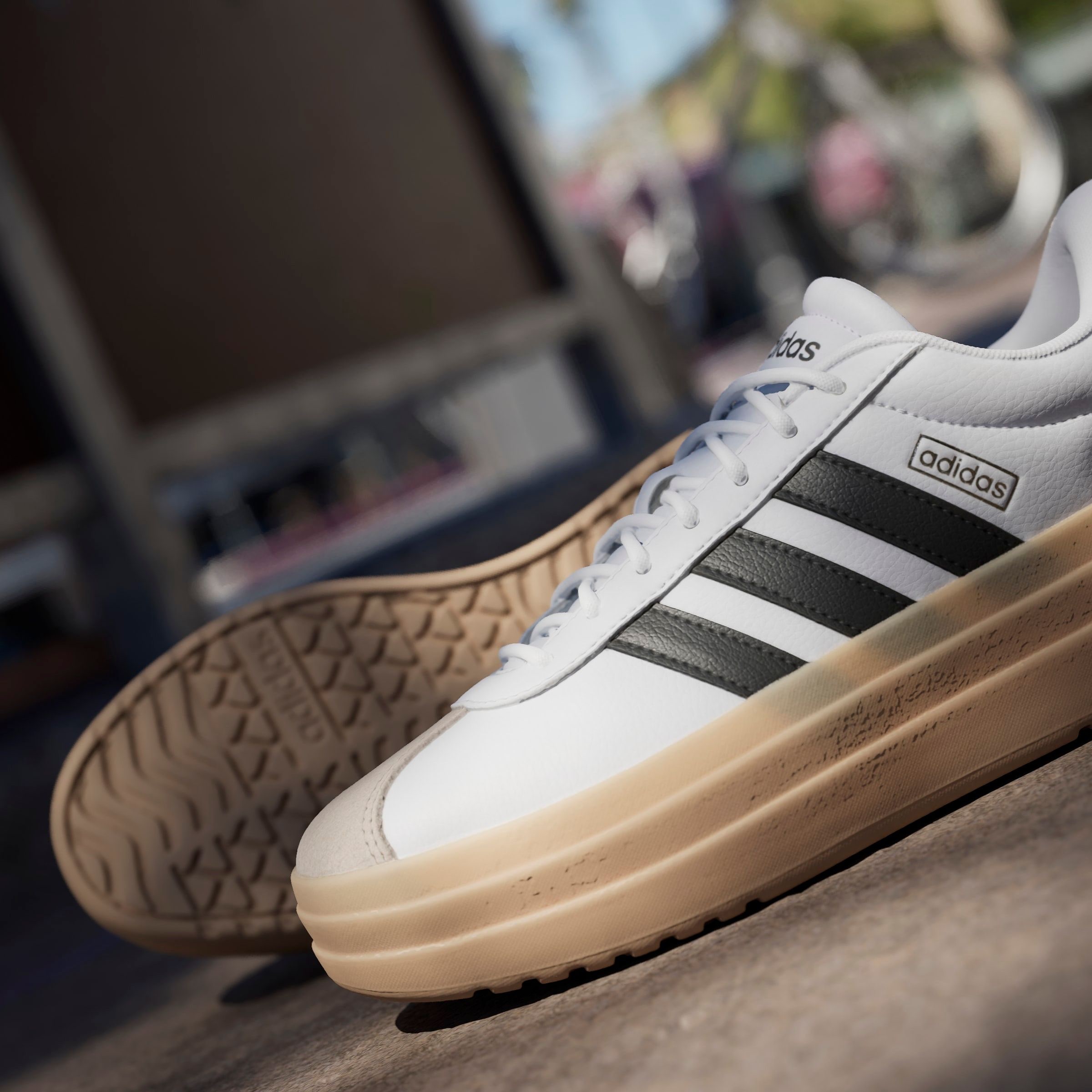 adidas Sportswear Plateausneaker »VL COURT BOLD«  Design auf den Spuren des adidas Gazelle Bold