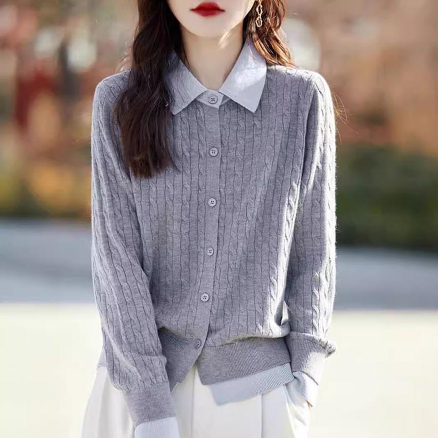 Jeonseon - Tweekleurige kabelgebreide cardigan met kraag