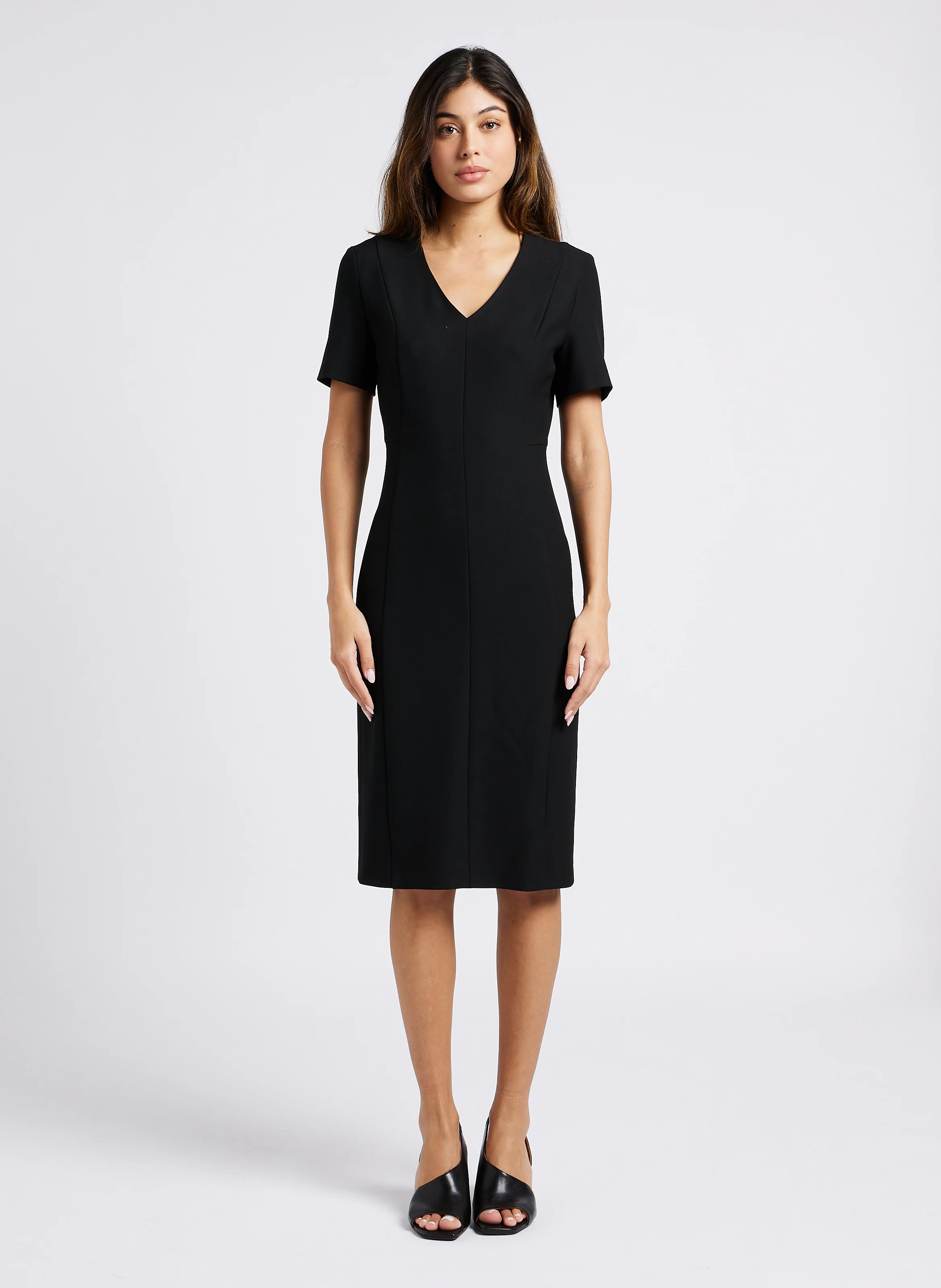 Robe cintrée col V | Noir