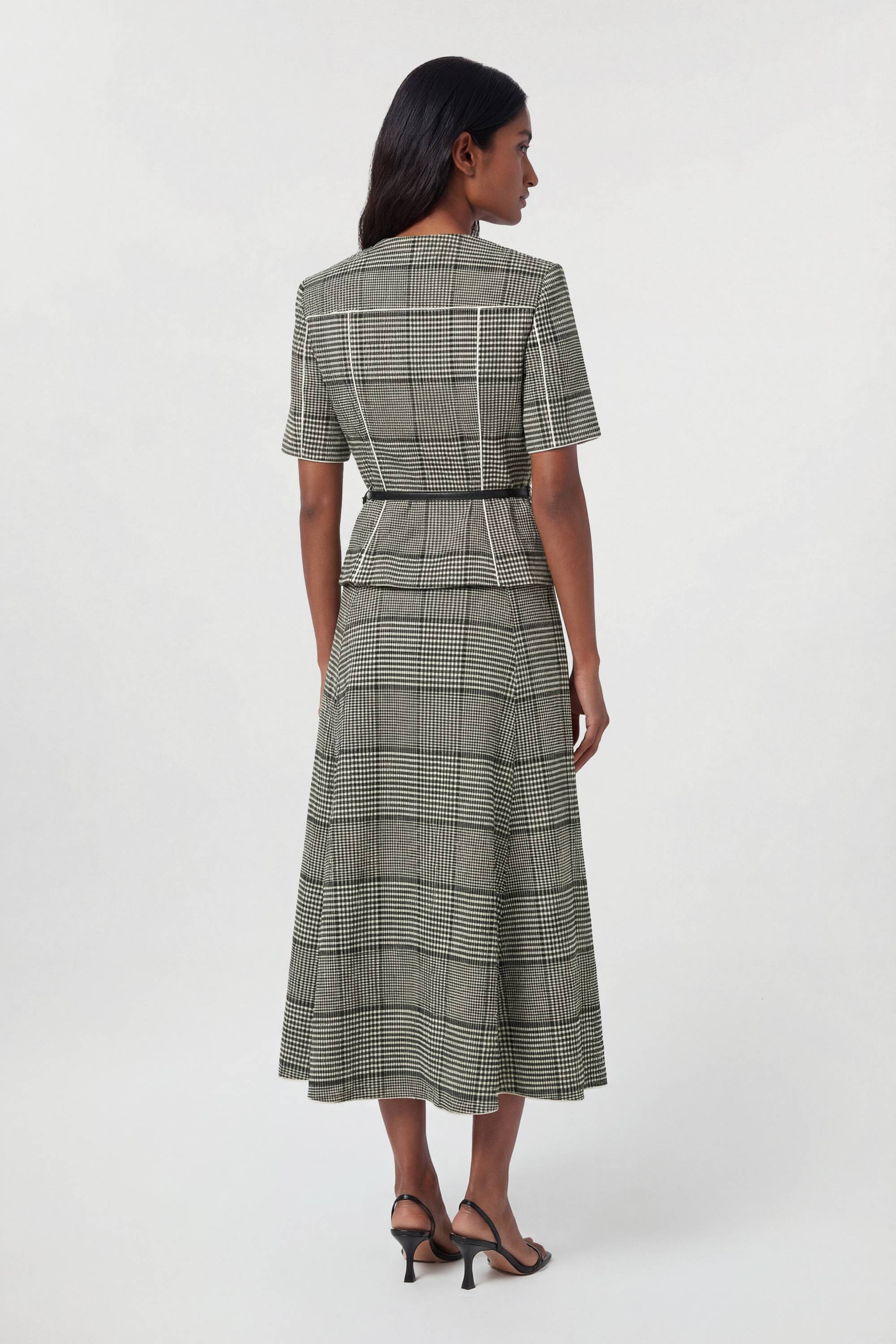 KarenMillen Robe Midi Cintrée À Carreaux Avec Basque Et Ceinture Petite