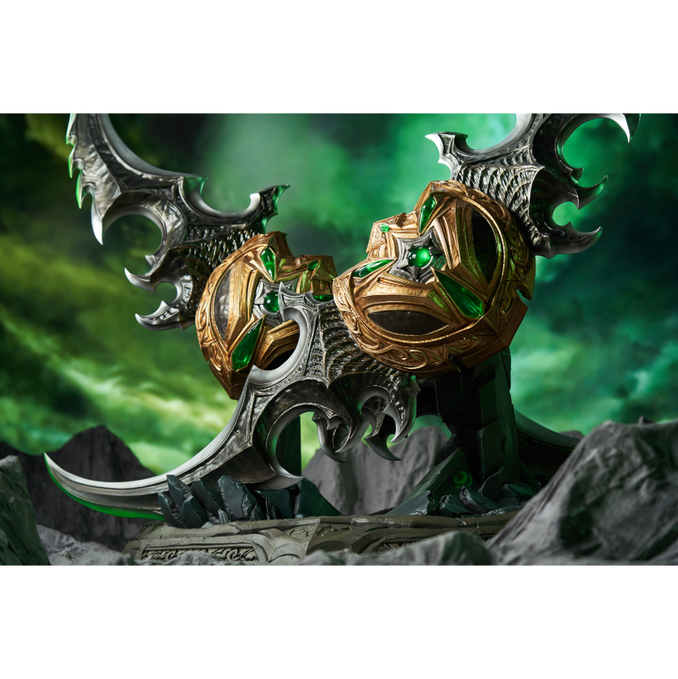 World of Warcraft- Warglaive of Azzinoth 2 units Replicas Scale 1/1 (MOUNT IS NOT INCLUDED)
