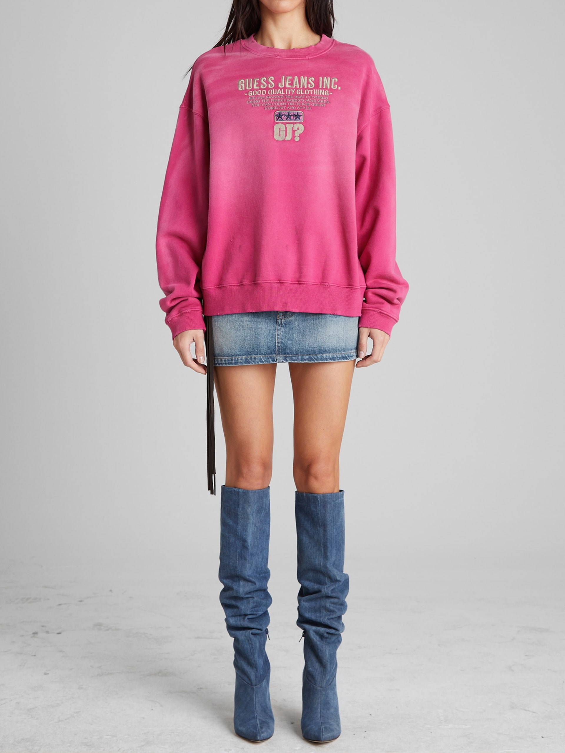 Moletom gola redonda com logo em estilo cursivo