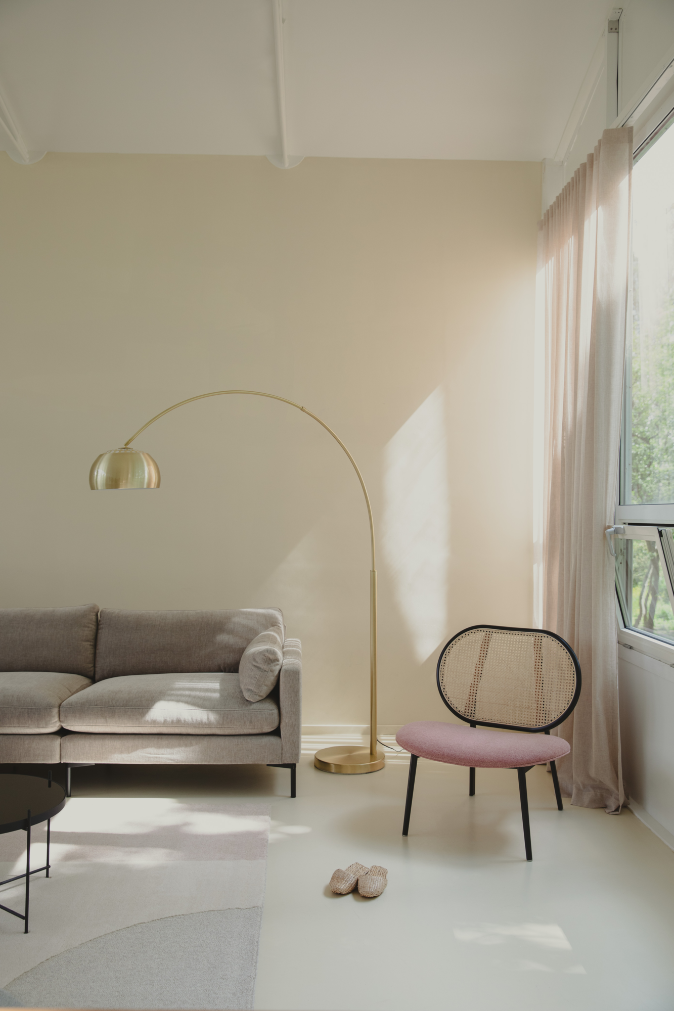 Metal Bow Vloerlamp zwart