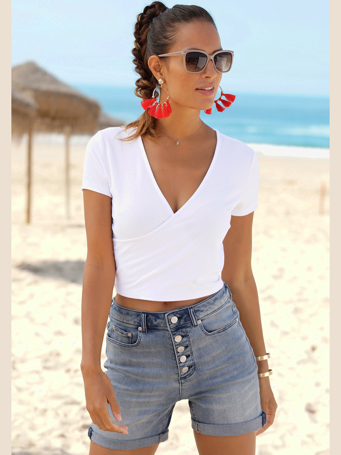Short en jean taille haute avec patte de boutonnage tendance devant