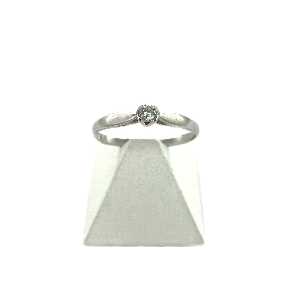Solitaire d'occasion or 750 blanc diamant 0.15 carat.