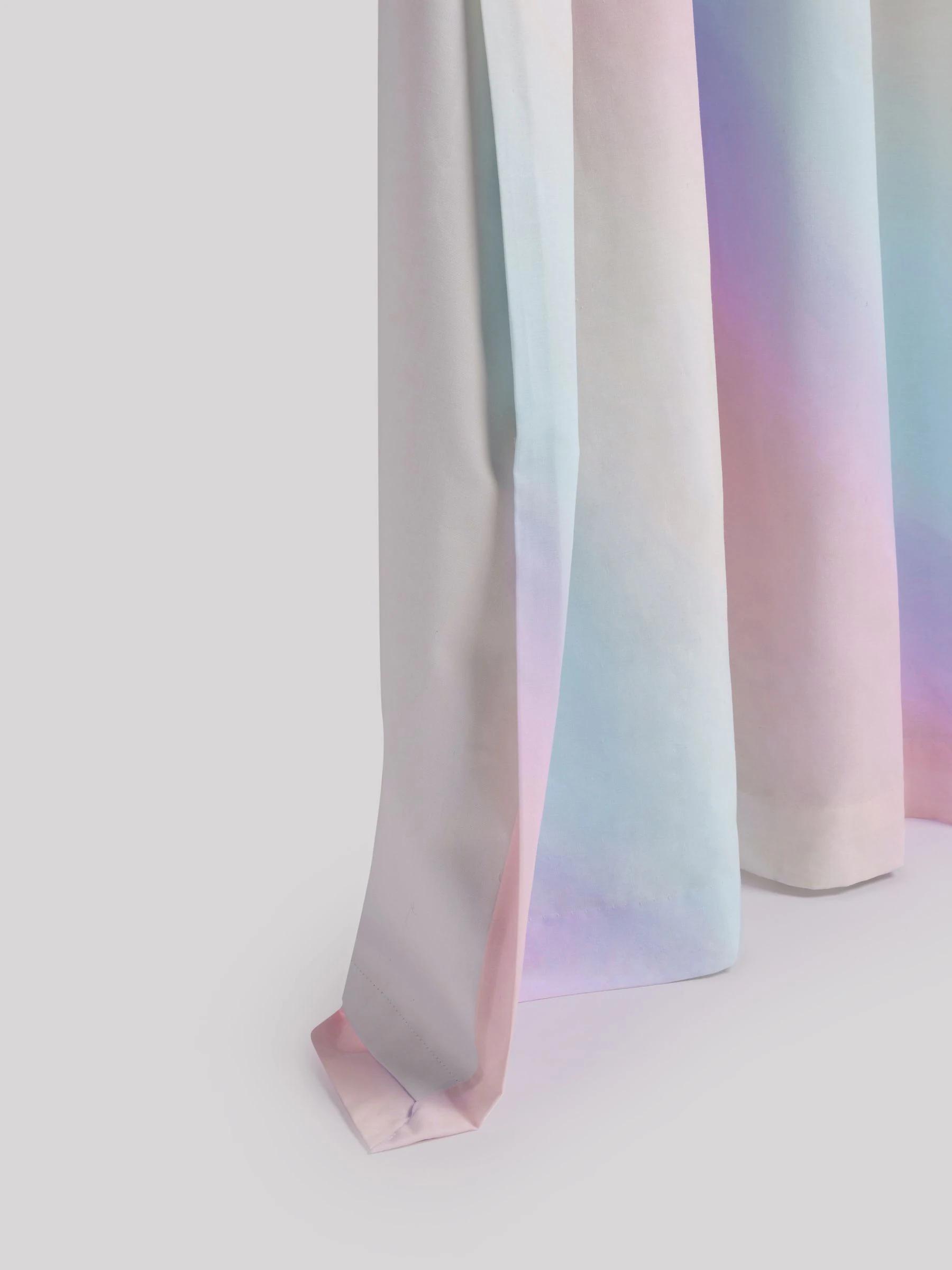 Verduisterende ombre ringgordijnen met regenboogprint