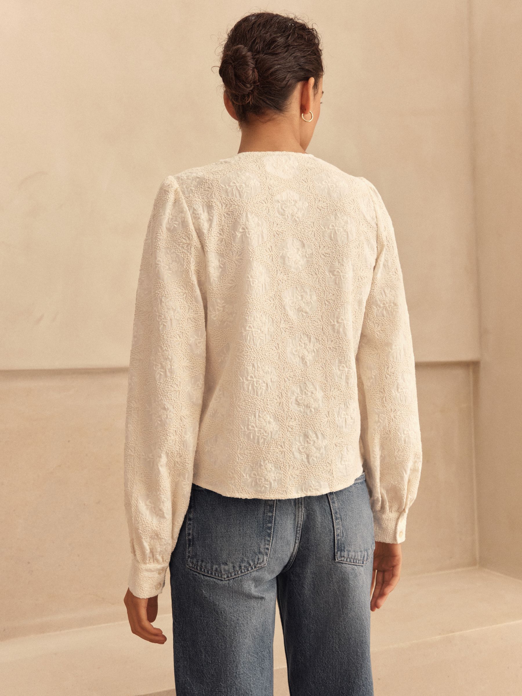 Ecru - N. Premium geborduurde blouse met lange mouwen