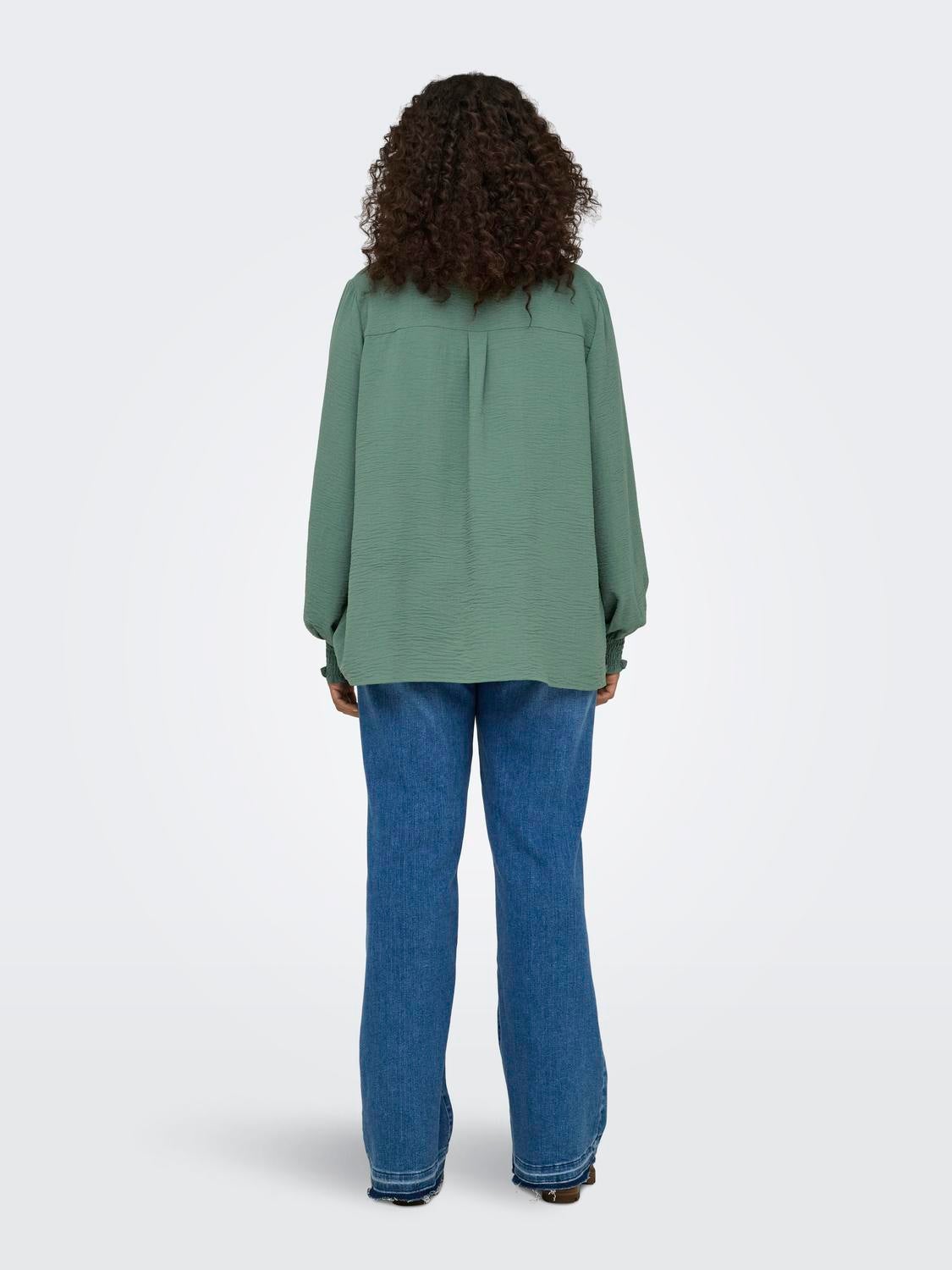 CARMETTA Top Laurel Wreath