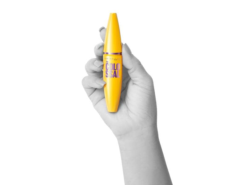 Maybelline Mascara Colossal 100% Black Schwarze Wimperntusche mit schwarzen Pigmenten für voluminöse Wimpern