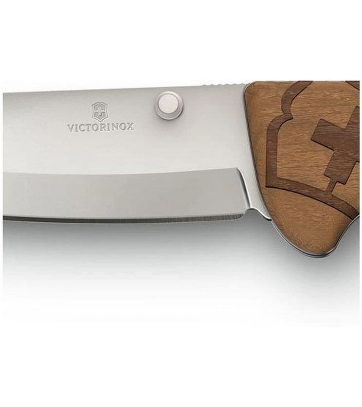 Victorinox Taschenmesser Evoke Wood, 136 mm, Braun Klappbares Messer mit Schalen aus Nussbaumholz