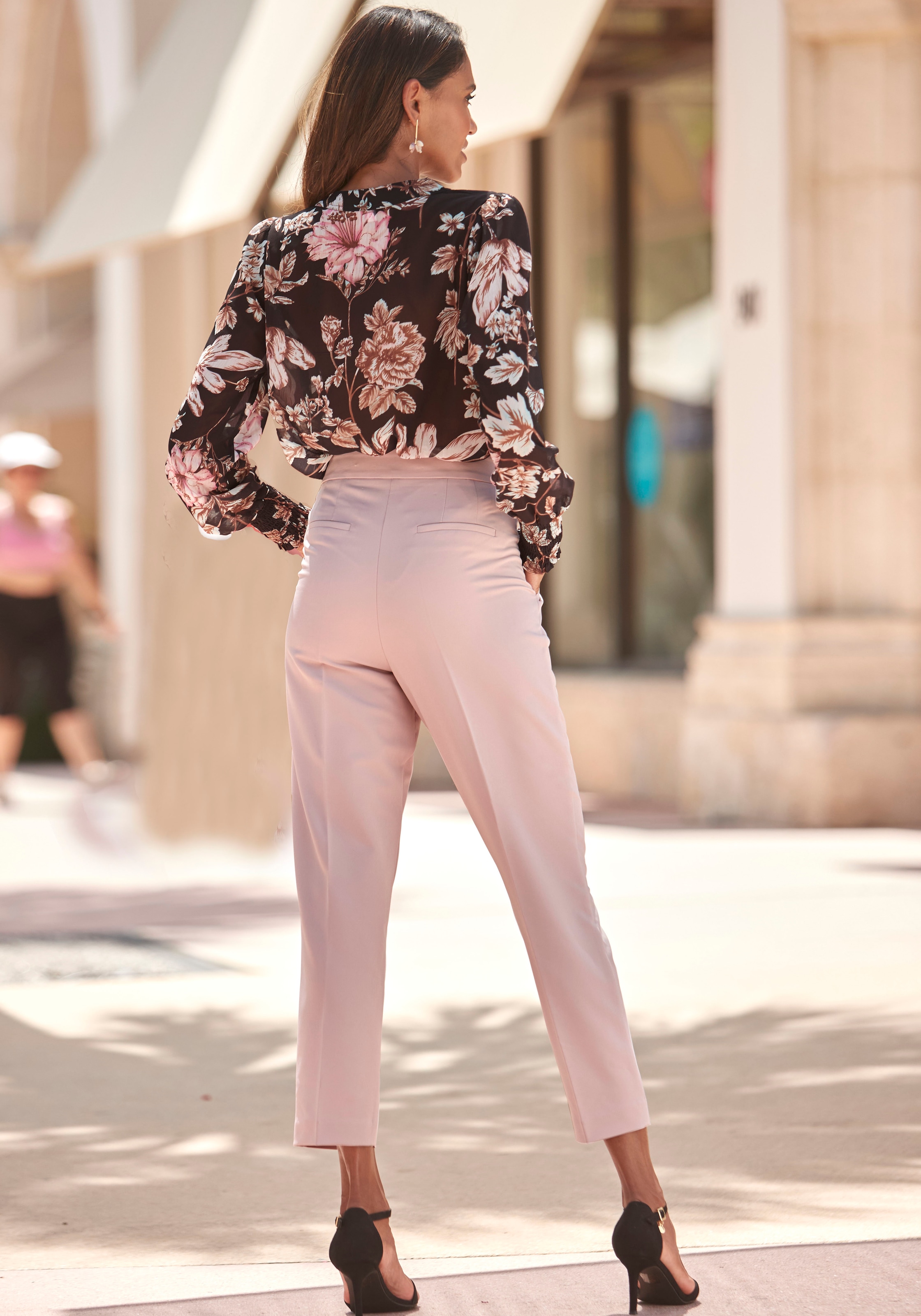 LASCANA Chiffonbluse , mit Blumendruck und V-Ausschnitt, Damenbluse, elegant-chic