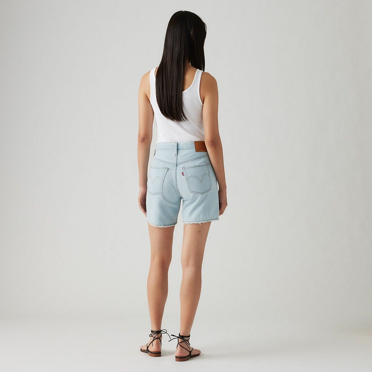 LEVI'S<br>Calção 501® Leve até o Meio da Coxa
