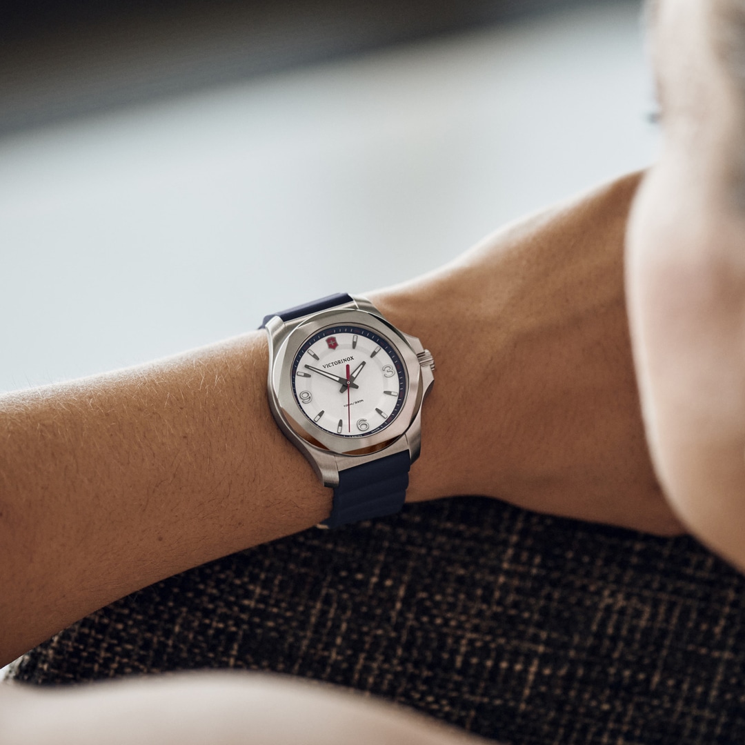 Victorinox Swiss Army I.N.O.X. V Lady Silbrig / Blau
