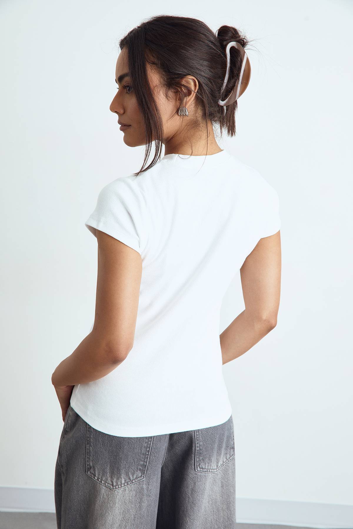 boohoo Haut Ajusté Côtelé À Manches Courtes Coupe Longue Basique
