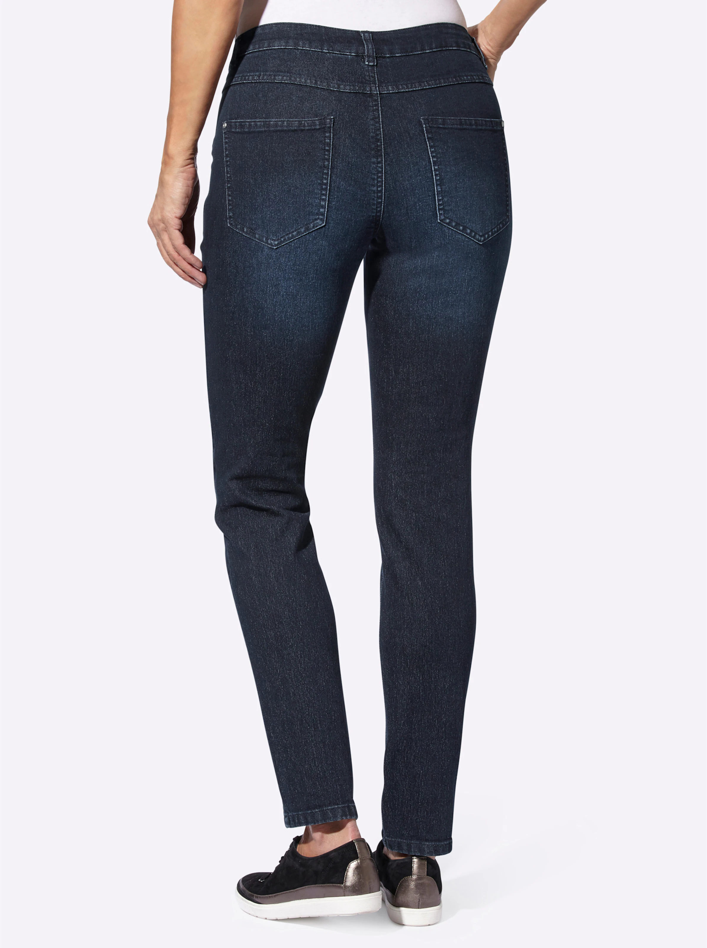 Jeans in dark blue