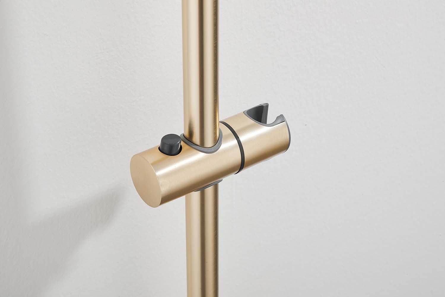 Saniclear Plus douche glijstang met wateraansluiting 60cm geborsteld messing mat goud