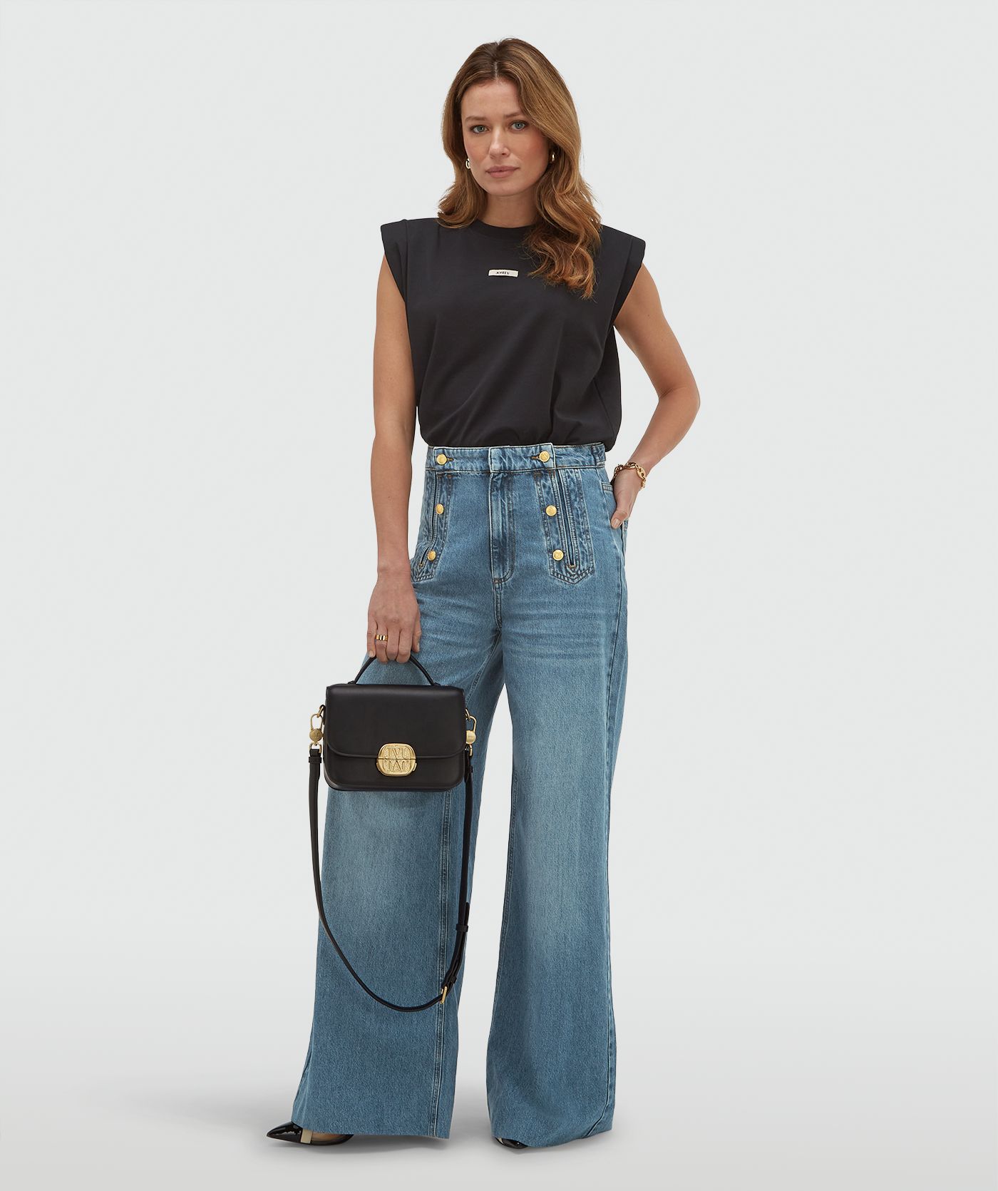 SUE T-shirt met schoudervulling - black