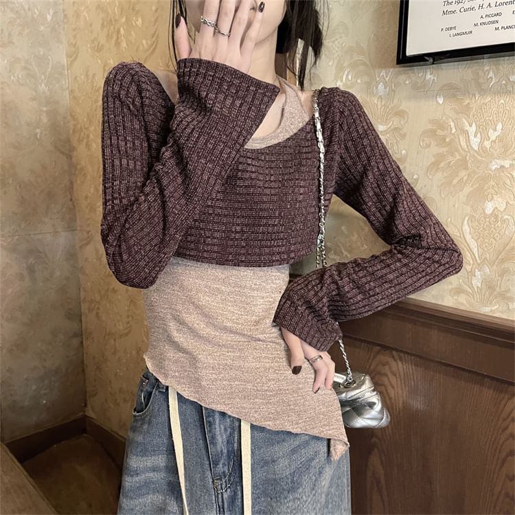 Allinya - Set: Uitlopende, geribbelde crop top met mouwen + asymmetrische haltertop