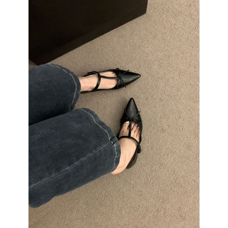 Karlao - Mary Jane-schoenen met puntige neus en strik