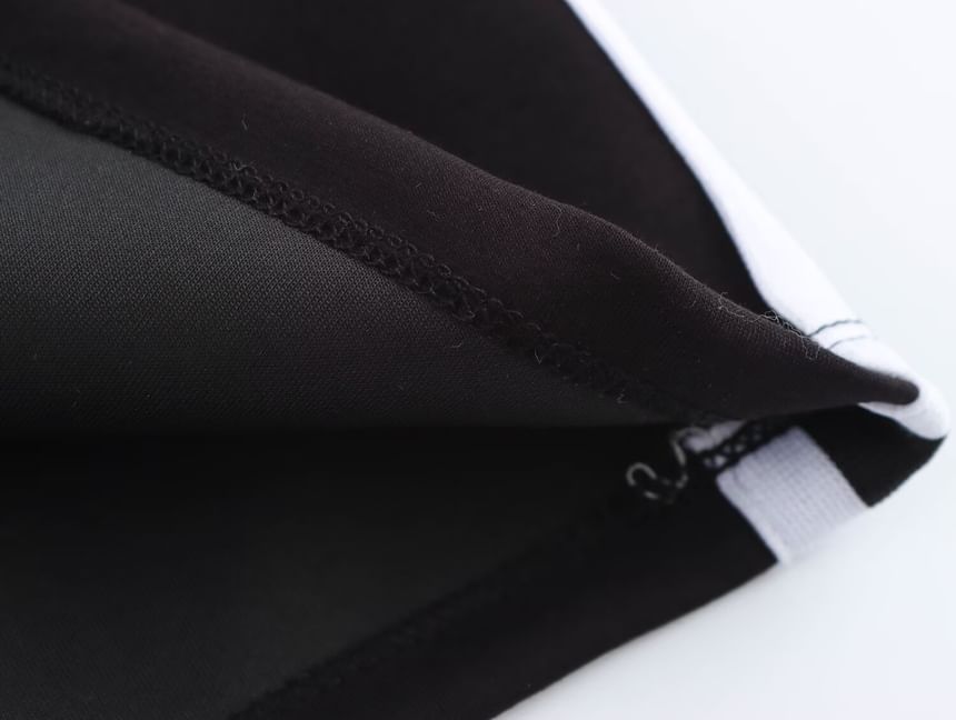 Avauntgardo - Crop top met contrasterende rand en elastische tailleband en uitlopende joggingbroek